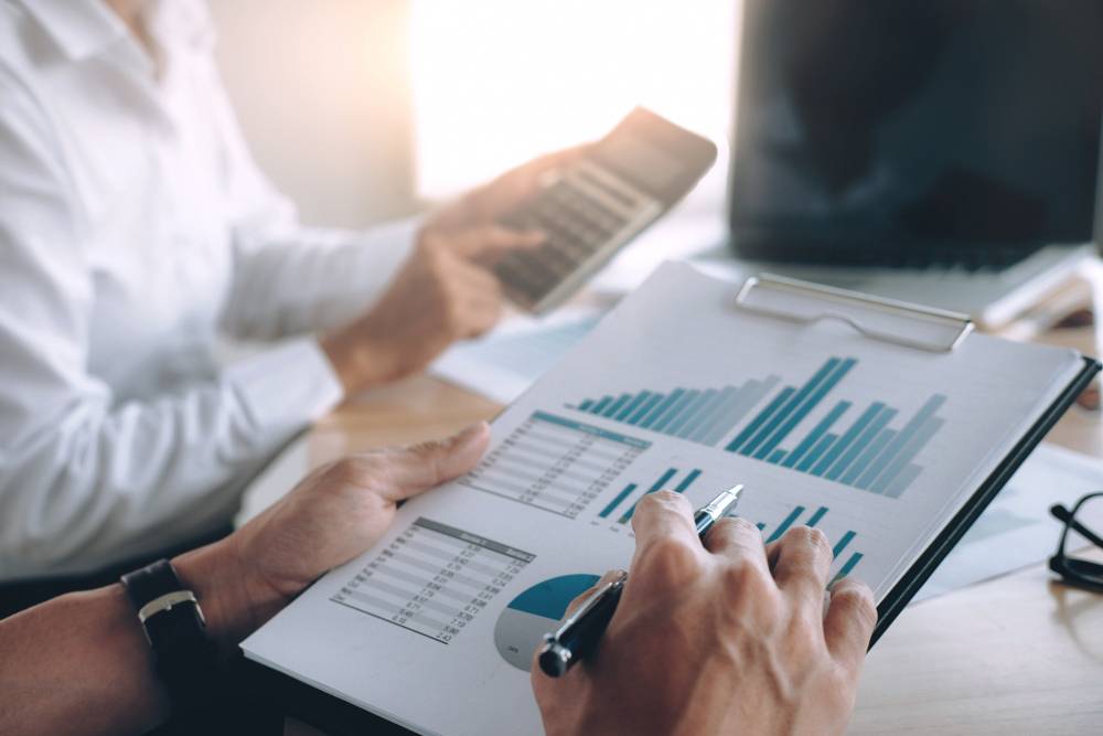 Porównanie kont firmowych: jak wybrać najlepsze rozwiązanie dla swojej firmy